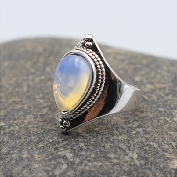 BOHEMIAN SILVER MOONSTONE RING - Picture 2 of 5